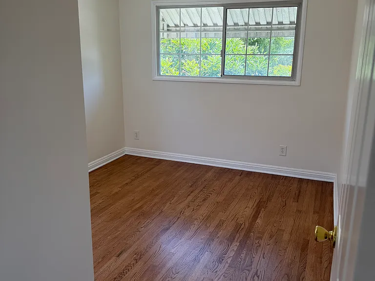 1648 Talmadge St — Photo 9