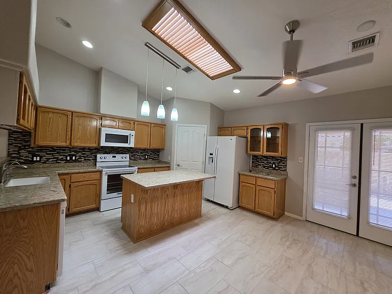 10667 E 34th Pl — Photo 7