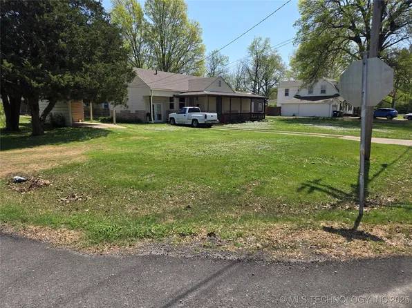 910 N Parkinson Ave, Wagoner, OK 74467