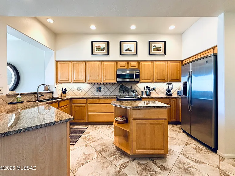 1465 W Bridalveil Pl — Photo 23