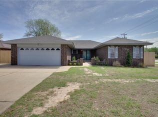 1300 Winding Creek Rd, Moore, OK 73160
