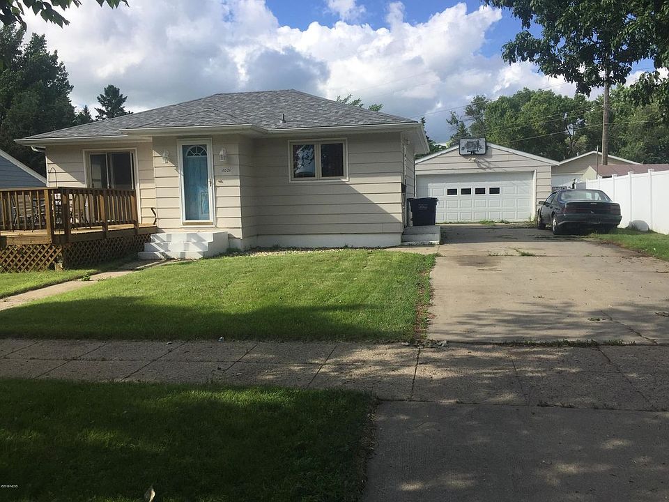 2nd image of 1021 E Kemp Ave