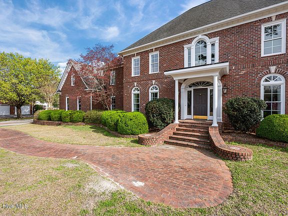 3rd image of 1107 Country Club Drive