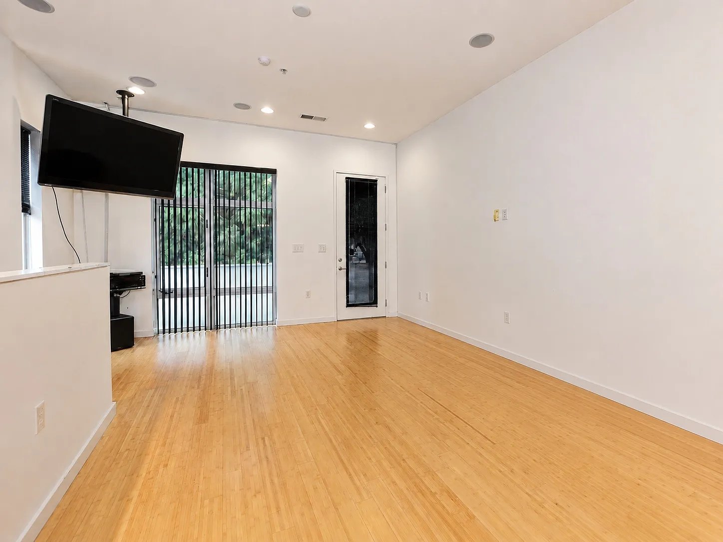 2 bed, 1368 sqft, $2,500 — Photo 4