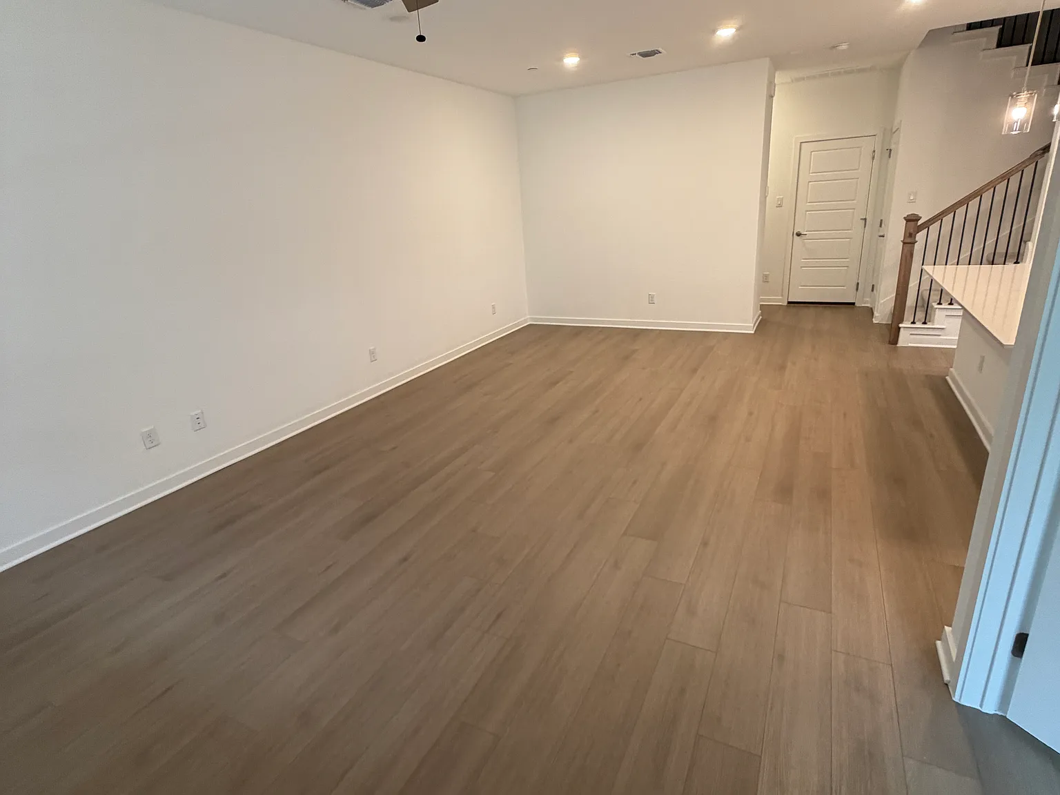 3 bed, 1881 sqft, $2,300 — Photo 4