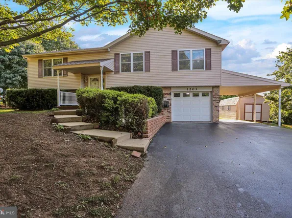 1203 Sportsman Rd, Robesonia, PA 19551