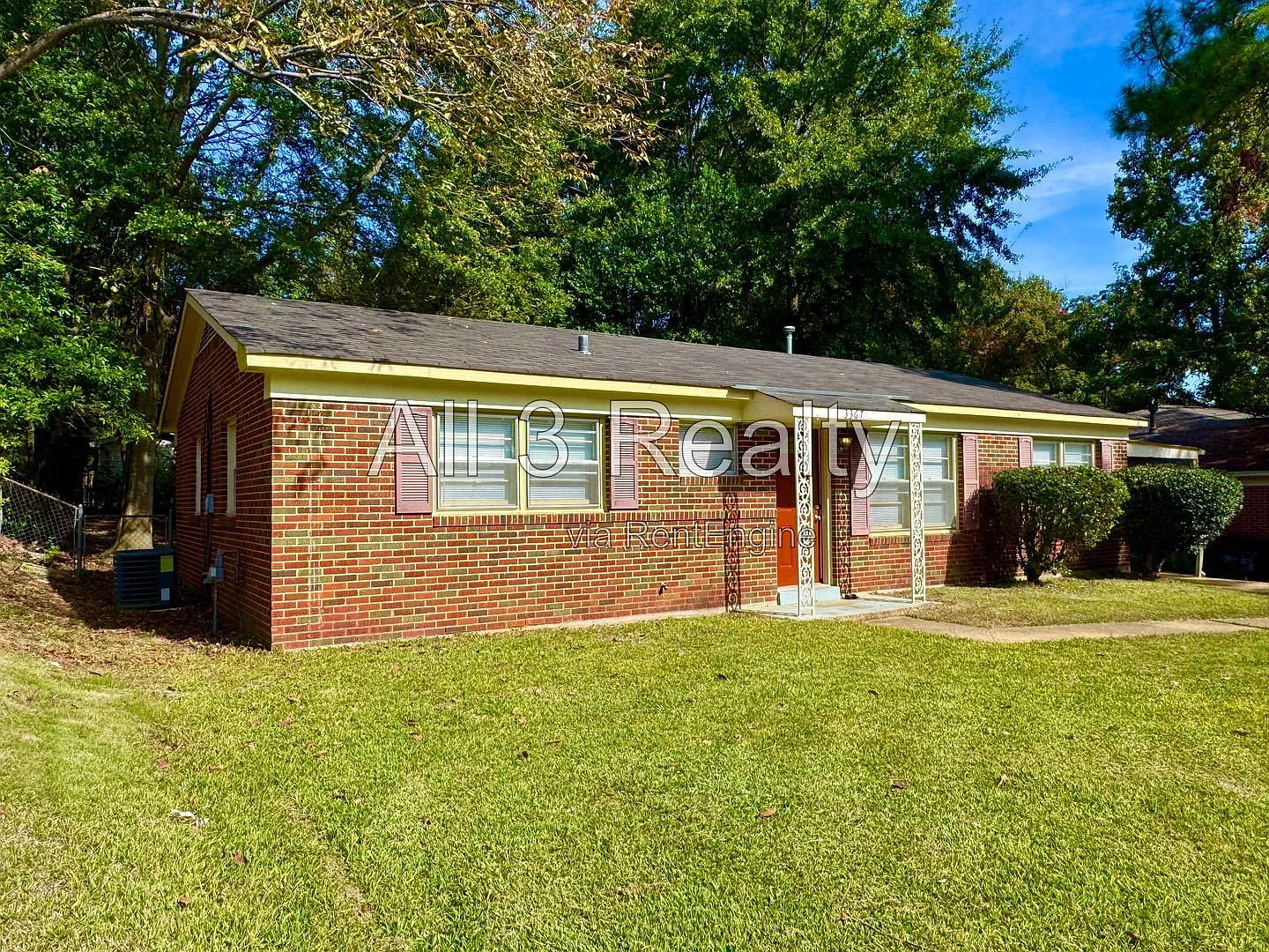 3 bed, 1.0 bath, 1134 sqft, $1,095 — Photo 3
