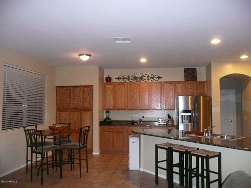 3rd image of 3087 E Vallejo Dr