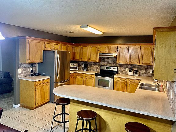 3rd image of 205 Shady Crest Ln