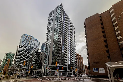 340 Queen St Photo 1