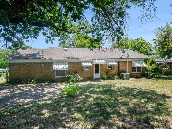 1813 Brook Hollow Dr, Fort Worth, TX 76114