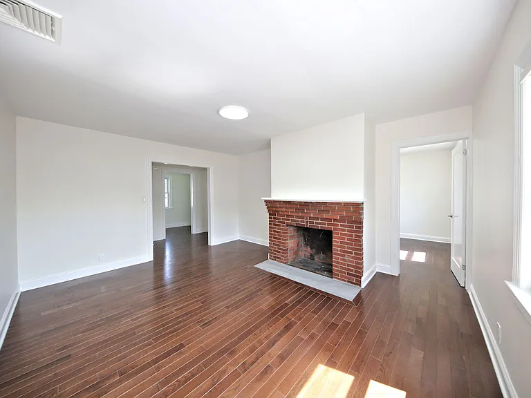 139 Waverly Ave #2 — Photo 2