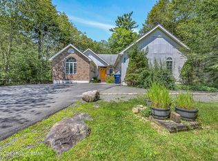 2202 Pine Valley Dr, Tobyhanna, PA 18466