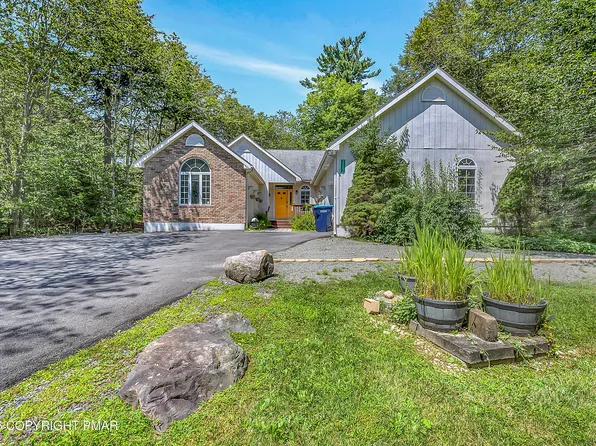 2202 Pine Valley Dr, Tobyhanna, PA 18466
