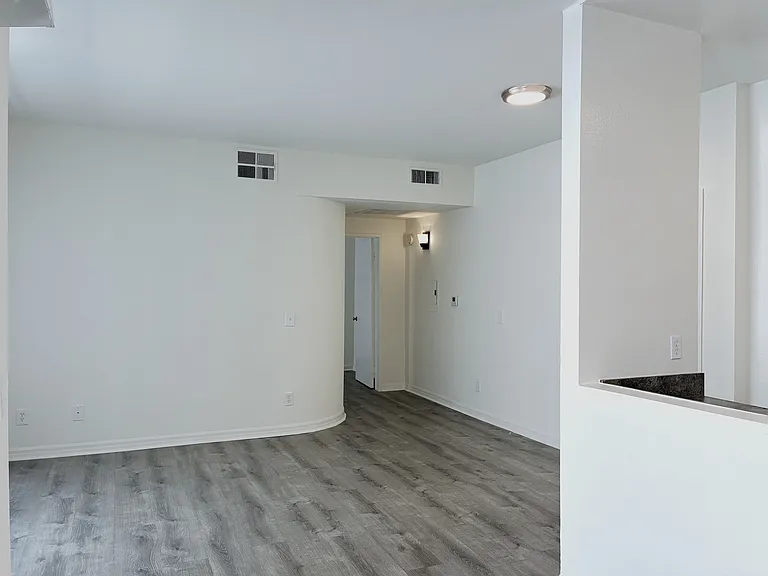 10205 Samoa Ave #104 — Photo 7