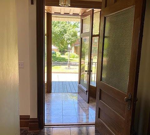 Foyer/entry