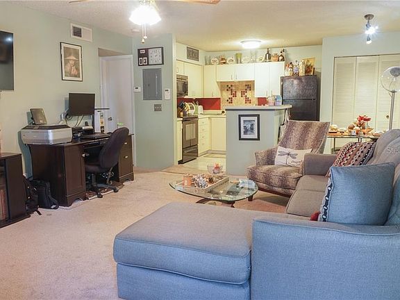 2nd image of 415 Lakepointe Dr Unit 208
