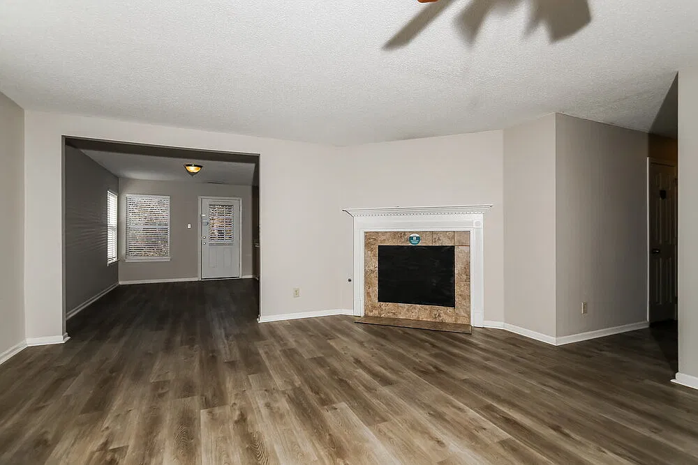 3 bed, 2.0 bath, 1800 sqft, $3,040 — Photo 3