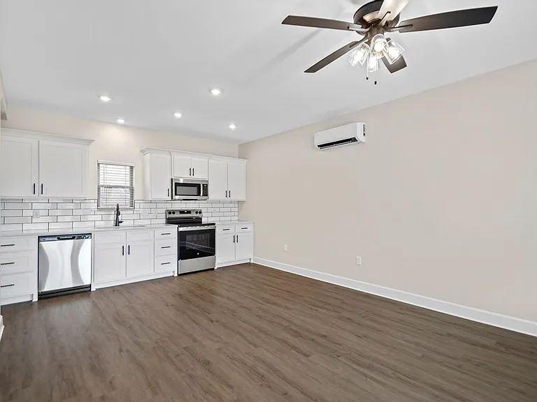 400 Parker St — Photo 23