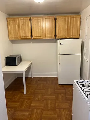 Rented by Batra Group Inc | media 27