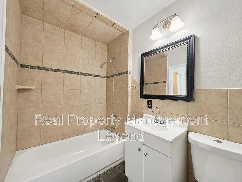 5 bed, 3.0 bath, $2,000 — Photo 4