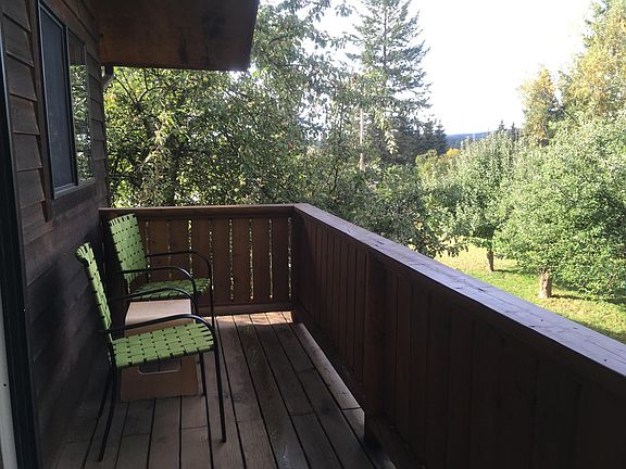 Private deck, quiet neighborhood.