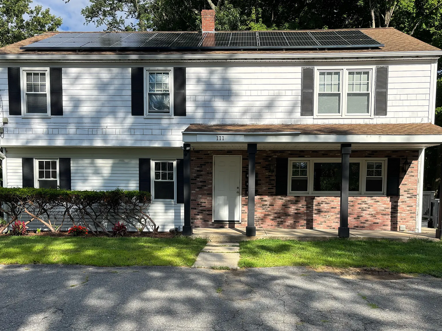 4 bed, $2,700 — Photo 1