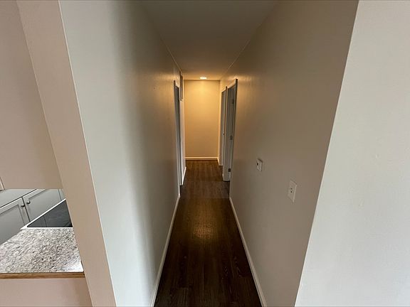 5th image of 101 Surrey Ct #1