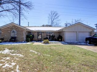 912 Springdale Rd, Bedford, TX 76021