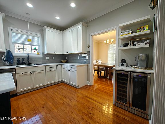 3rd image of 844 Crestfield Ct