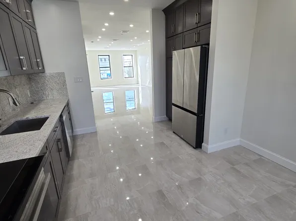 72 Van Dyke Street image 12 of 17