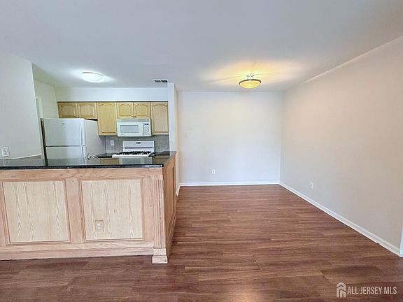 4th image of 60 Lear Ct #60