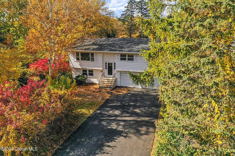 3rd image of 5 Locust Drive