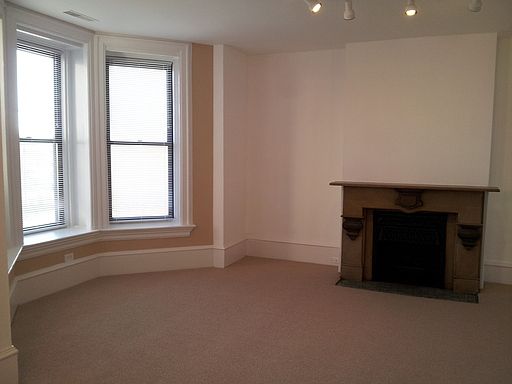 2nd image of 2034 N Clark St