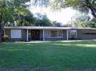 138 Canterbury Hill St, Terrell Hills, TX 78209