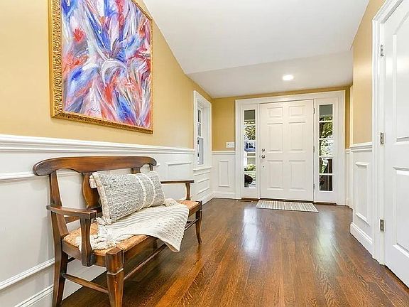 5th image of 38 Dartmouth Ave