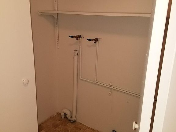 Washer/Dryer Hook Ups