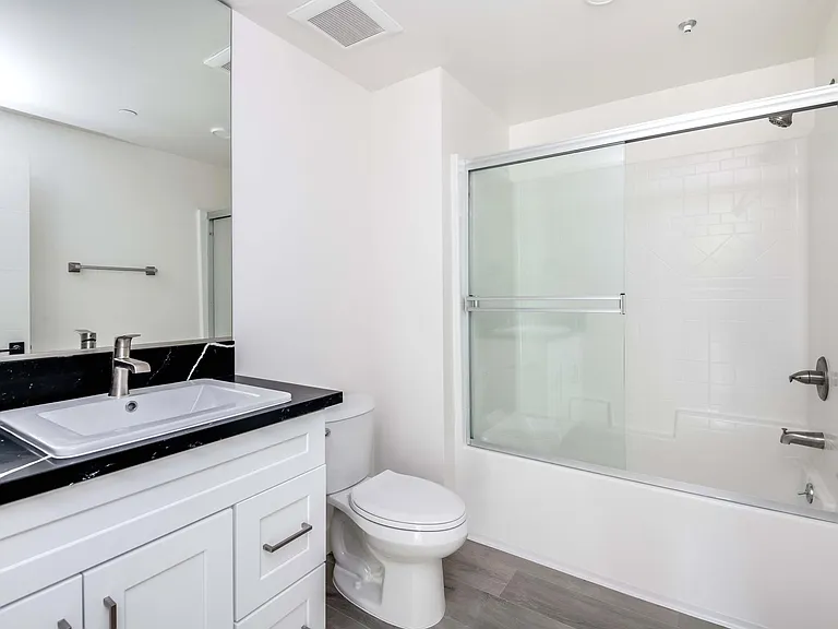 6120 Woodman Ave #102 — Photo 19