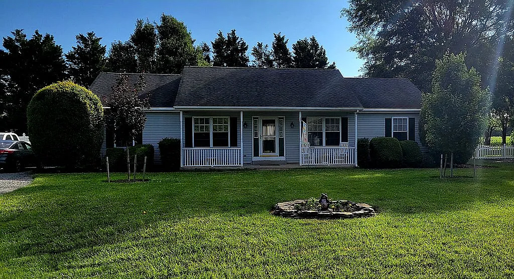 205 Apple Ln photo 1