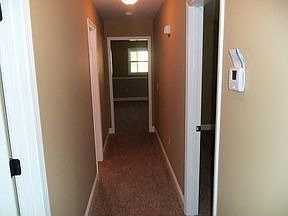 3rd image of 820 Pioneer Dr