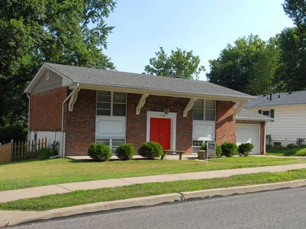 12428 Marine Ave, Maryland Heights, MO 63043