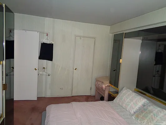 Sold by Thomas Lipovetsky, LREB | media 44