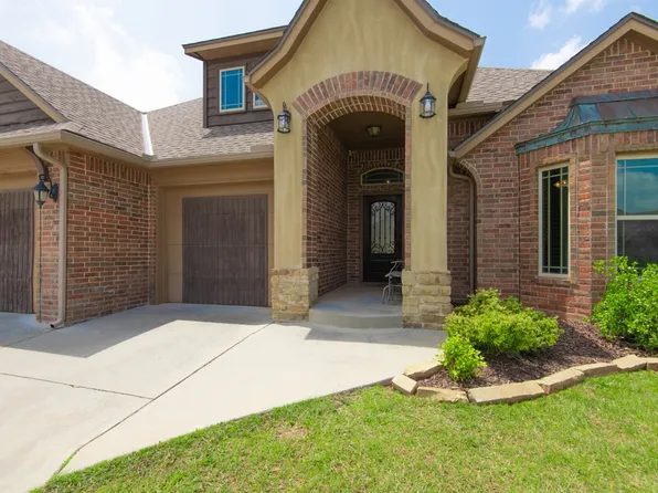 701 Lindsey Ln, Moore, OK 73160