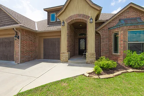701 Lindsey Ln Photo 1