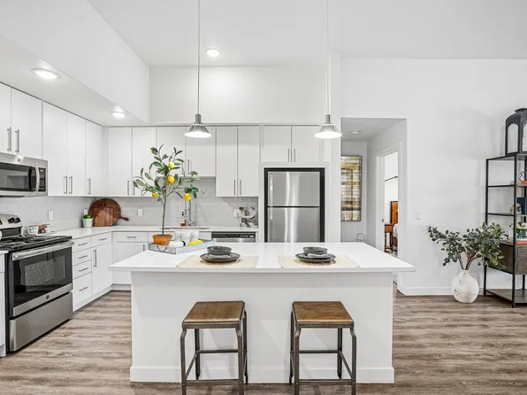 Rockpoint Apartments