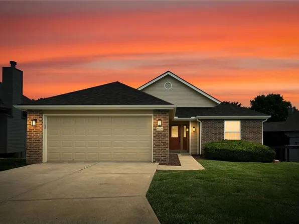 1021 SW 8th St, Lees Summit, MO 64081