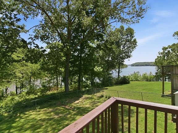 4th image of 259 Joy Dr