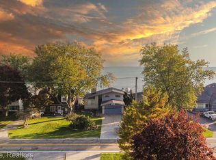 38838 Lakeshore Dr, Harrison Township, MI