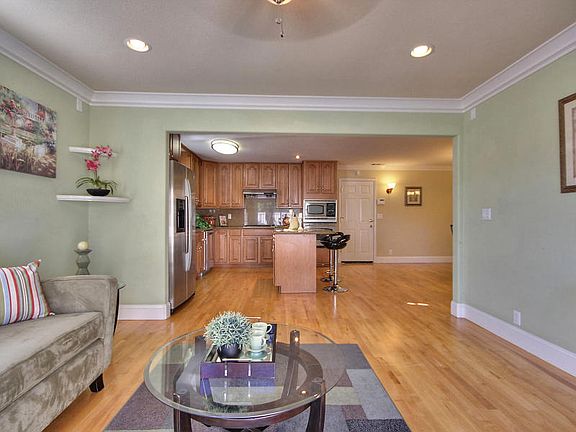 4th image of 2491 Ascot Way