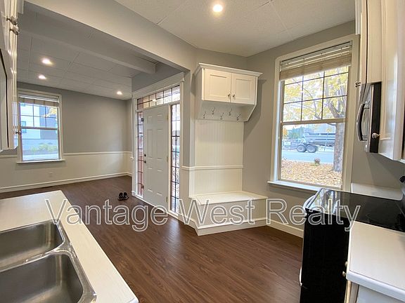 4th image of 1073C Lawson Ave